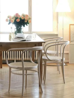 209 Armstol, sort fra<Thonet Online