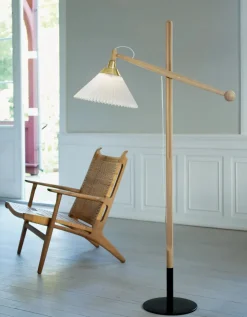 325 Gulvlampe fra<Le Klint Outlet