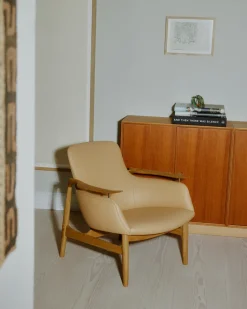 53 Lænestol, eg klar olie af Finn Juhl<House of Finn Juhl Online