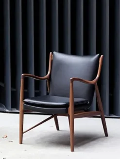 45 Lænestol, eg olie af Finn Juhl<House of Finn Juhl Online