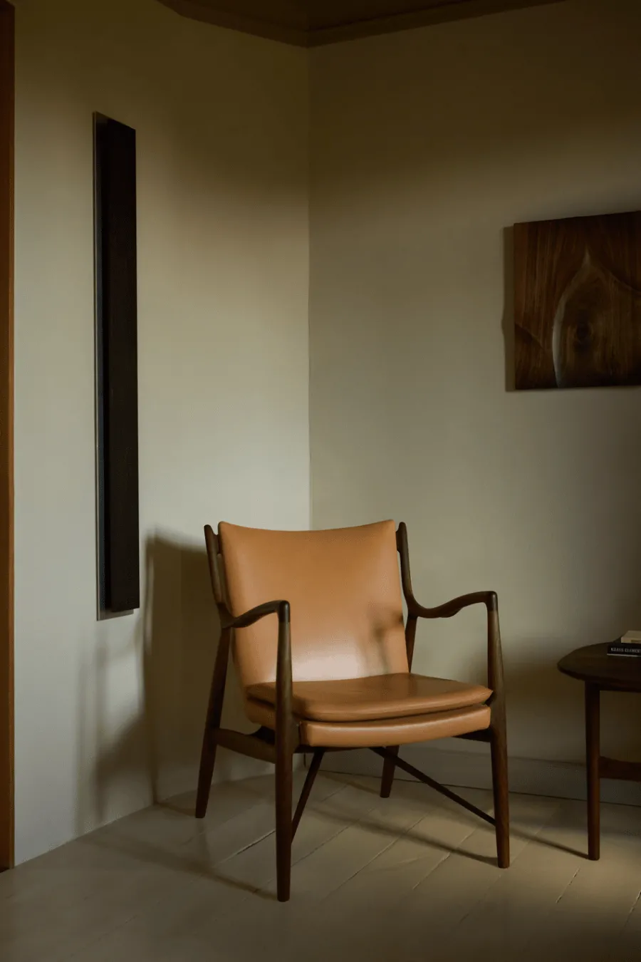 45 Lænestol, valnød af Finn Juhl<House of Finn Juhl Outlet