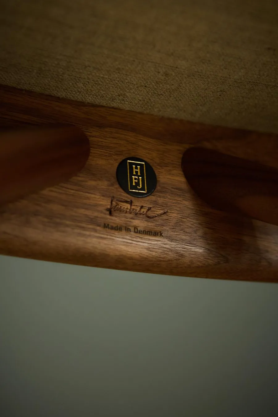 45 Lænestol, valnød af Finn Juhl<House of Finn Juhl Outlet