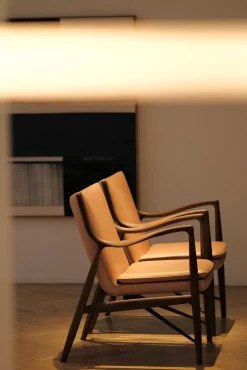 45 Lænestol, valnød af Finn Juhl<House of Finn Juhl Outlet