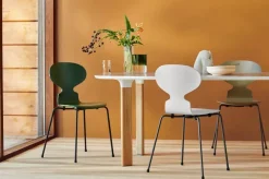 3101 Myren Stol i farvet ask af Arne Jacobsen<Fritz Hansen Online