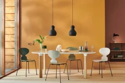 3101 Myren Stol i farvet ask af Arne Jacobsen<Fritz Hansen Online
