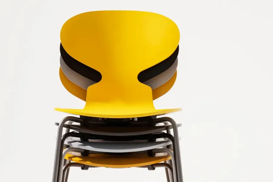 3101 Myren Stol i farvet ask af Arne Jacobsen<Fritz Hansen Online