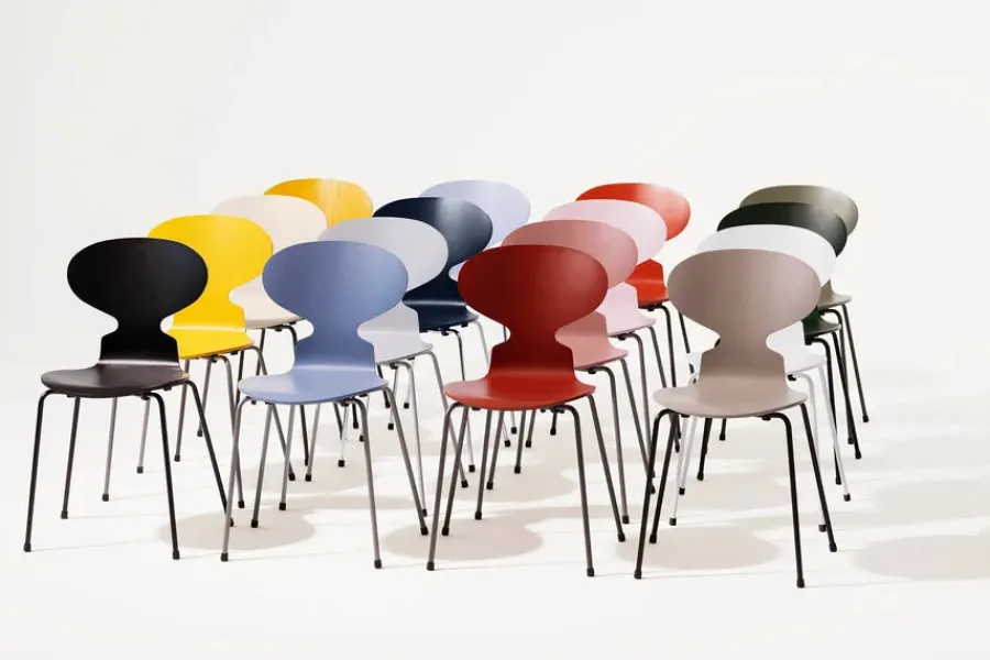 3101 Myren Stol i farvet ask af Arne Jacobsen<Fritz Hansen Online