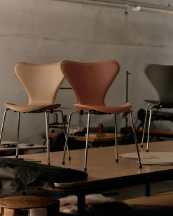 3107 Serie 7 stol, Tailored af Arne Jacobsen<Fritz Hansen New