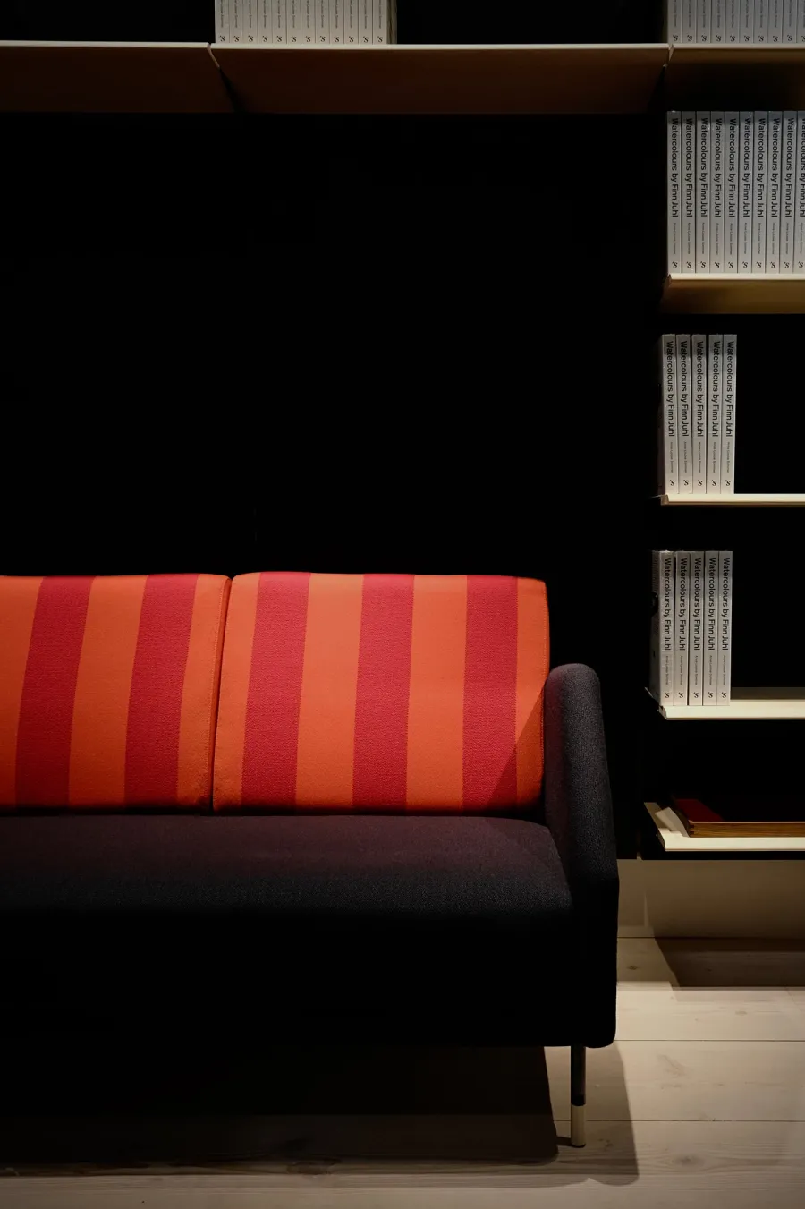 77 Sofa, eg olie af Finn Juhl<House of Finn Juhl New