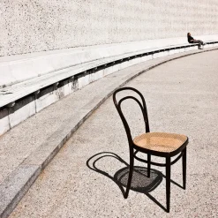 214 Spisestol, sort fra<Thonet New