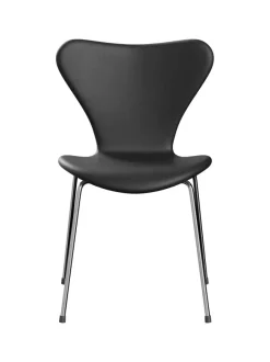 3107 stol, fuldpolstret Essential læder lava/sort stel af Arne Jacobsen<Fritz Hansen Outlet