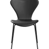 3107 stol, fuldpolstret Essential læder sort/sort stel af Arne Jacobsen<Fritz Hansen