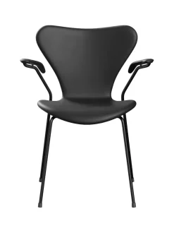 3207 stol m/armlæn, fuldpolstret Essential læder sort/sort stel af Arne Jacobsen<Fritz Hansen Online