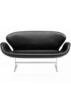 3321 Svanesofa i sort Essential læder af Arne Jacobsen<Fritz Hansen