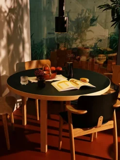 Aalto Table Round, Ø125 cm fra<Artek Online