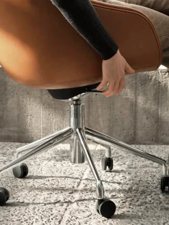 About a Chair AAC121 fra<HAY Outlet