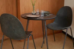 Accent cafébord, sirka grå eg fra<Mater Hot