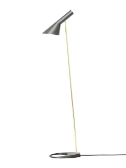 AJ Floor Lamp, grey/brass af Arne Jacobsen<Louis Poulsen Discount