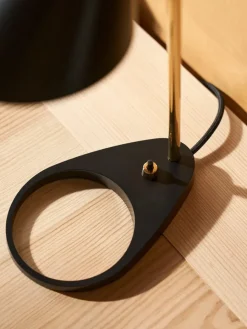 AJ Mini Table Lamp, black/brass af Arne Jacobsen<Louis Poulsen New