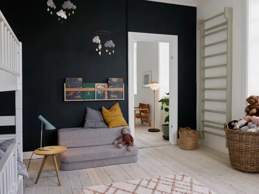 AJ Mini Table Lamp, grey/brass af Arne Jacobsen<Louis Poulsen Best