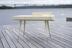 AK 1330 Point skrivebord fra<Naver Collection Outlet