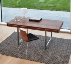 AK 1340 skrivebord fra<Naver Collection Outlet