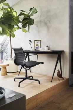 Aluminium Chair EA 117 Kontorstol, sort læder fra<Vitra New