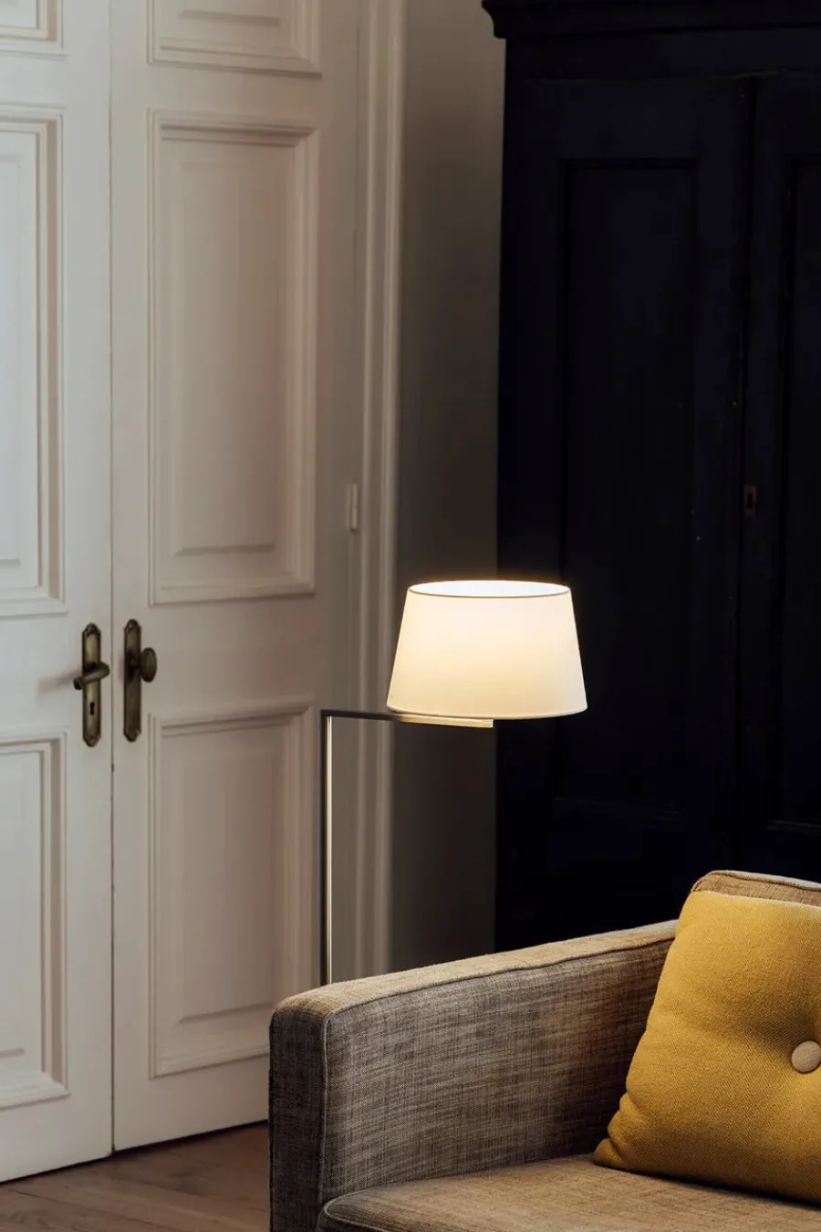 Americana Standerlampe fra Santa and Cole<Santa & Cole Clearance