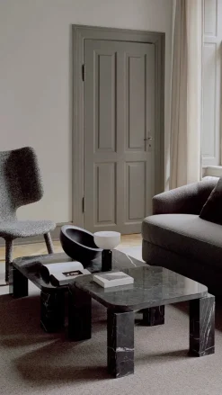 Atlas Sofabord 600x600, Unfilled Travertine fra<New Works Best