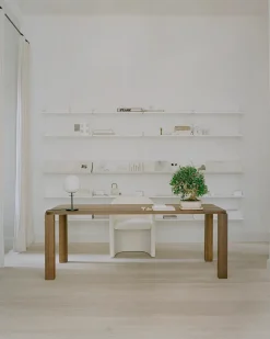 Atlas Spisebord 2000x950, Smoked Oak fra<New Works Outlet