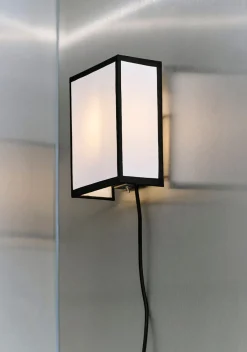 Ava Square Wall Lamp fra<HAY