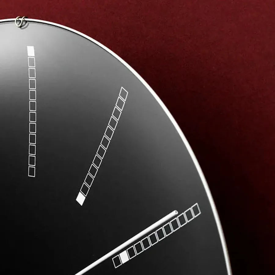 Bankers club vægur af Arne Jacobsen i sort (Ø: 29)<Arne Jacobsen Clocks Best