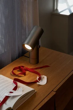 Beam Table Lamp fra<Muuto Online