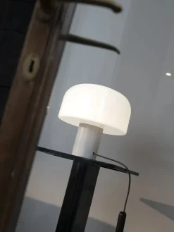 Bellhop Glass Table Lamp fra<Flos Clearance