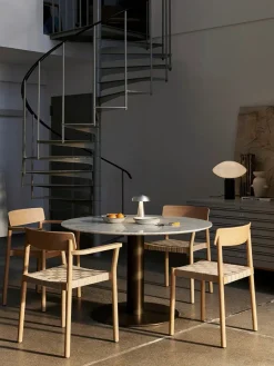 Betty TK9 Spisebordsstol, eg fra<&Tradition New
