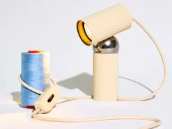 Bilboquet Bordlampe fra<Flos Hot