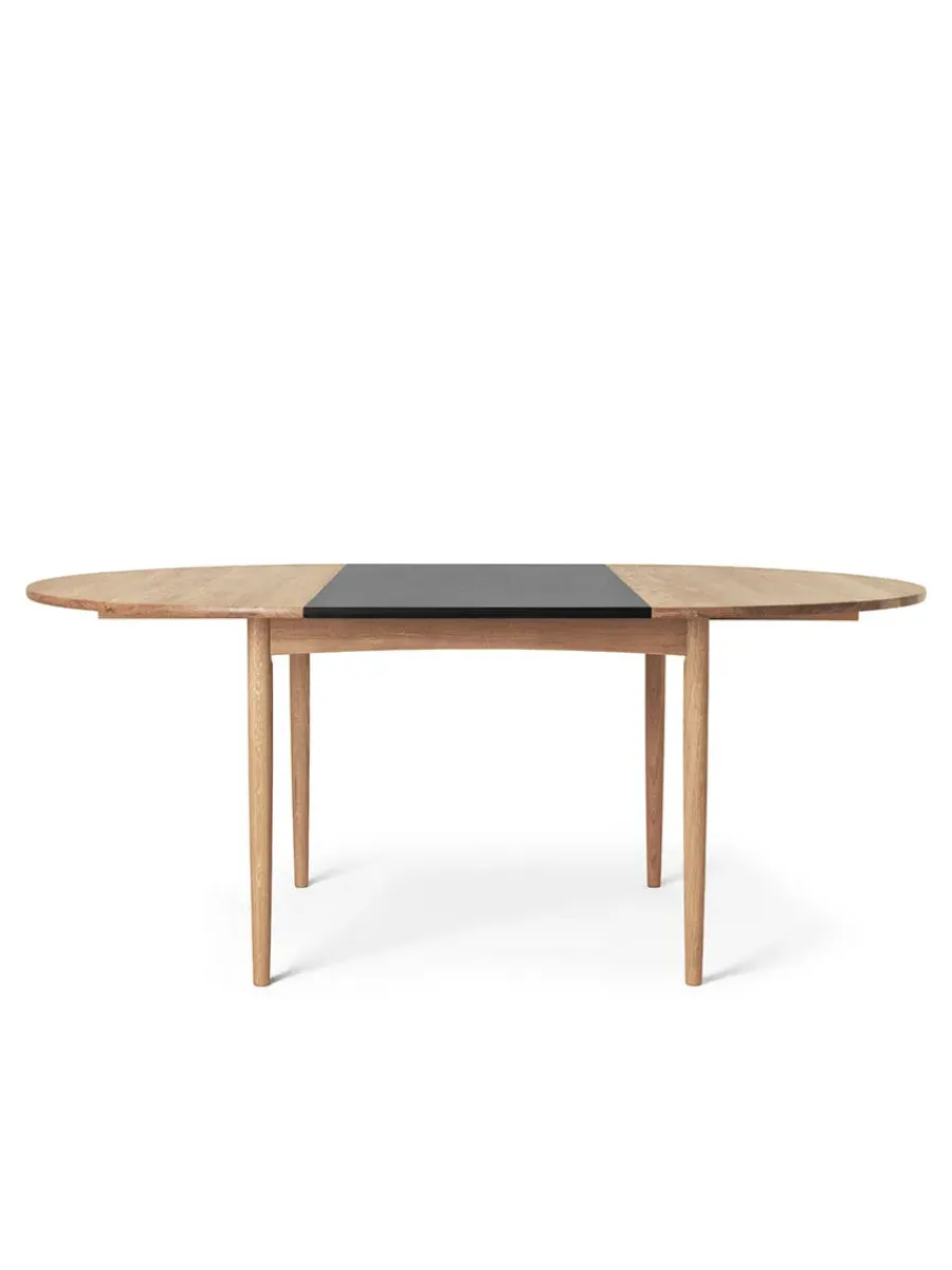 BM0121 Spisebord, olieret eg af Børge Mogensen<Carl Hansen & Søn New