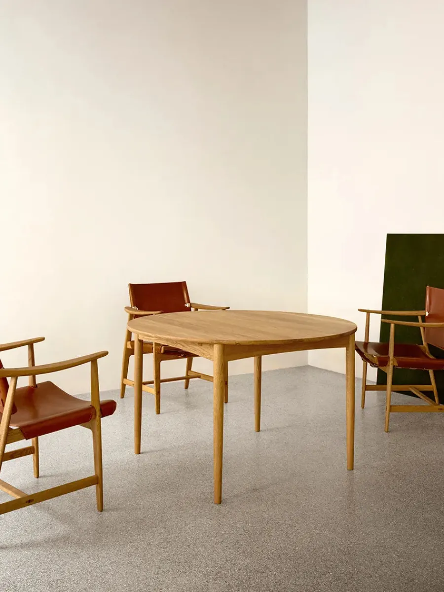 BM0121 Spisebord, olieret eg af Børge Mogensen<Carl Hansen & Søn New