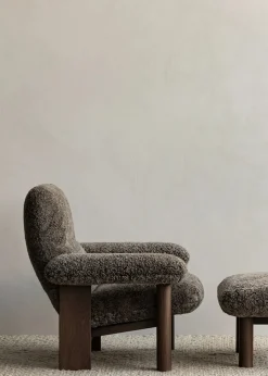 Brasilia Lounge Chair, Dark Stained Oak Sheepskin Root fra<Audo Copenhagen Outlet