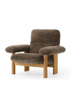 Brasilia Lounge Chair, Dark Stained Oak Sheepskin Root fra<Audo Copenhagen Outlet