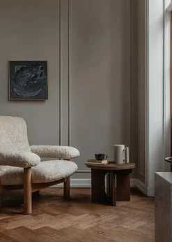 Brasilia Lounge Chair, Dark Stained Oak Sheepskin Root fra<Audo Copenhagen Outlet