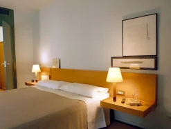 Básica M2 Bordlampe fra Santa and Cole<Santa & Cole Sale