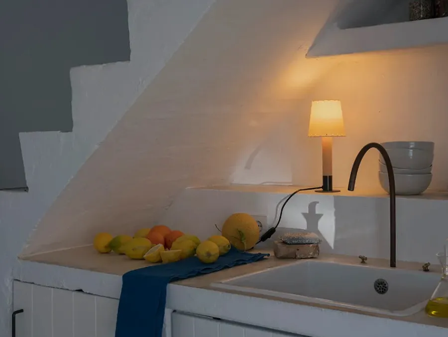 Básica Mínima Bordlampe fra Santa and Cole<Santa & Cole Discount