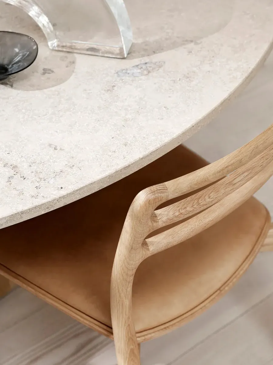 Cabin bord Ø150, beige marmor fra<Vipp Online