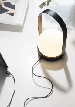 Carrie LED Bordlampe fra<Audo Copenhagen Outlet