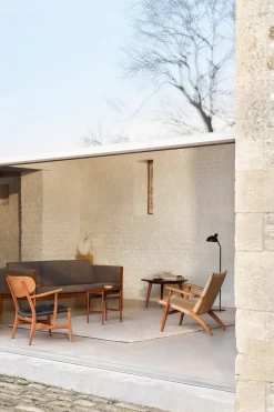 CH25 Loungestol, eg olie af Hans J. Wegner<Carl Hansen & Søn Hot