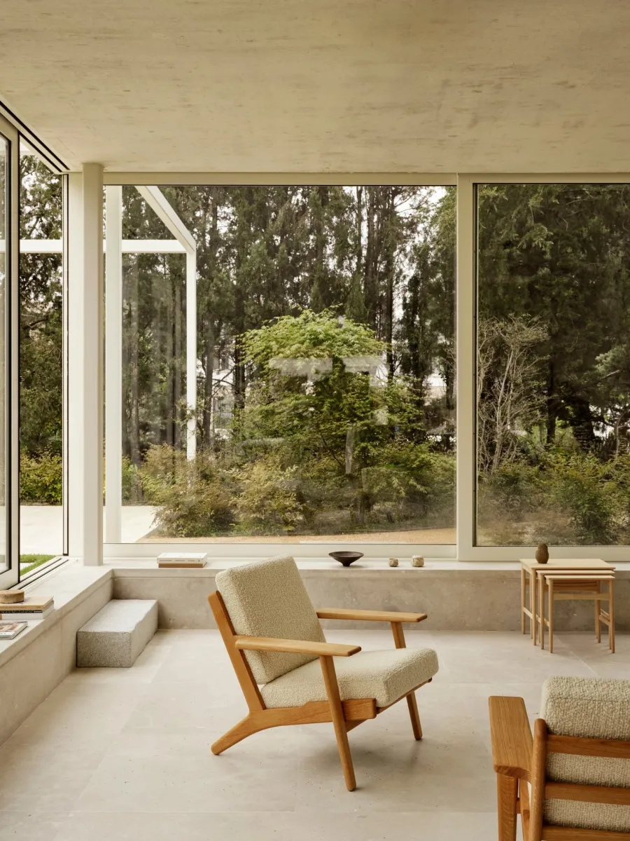 CH290 loungestol, eg olie af Hans J. Wegner<Carl Hansen & Søn Outlet