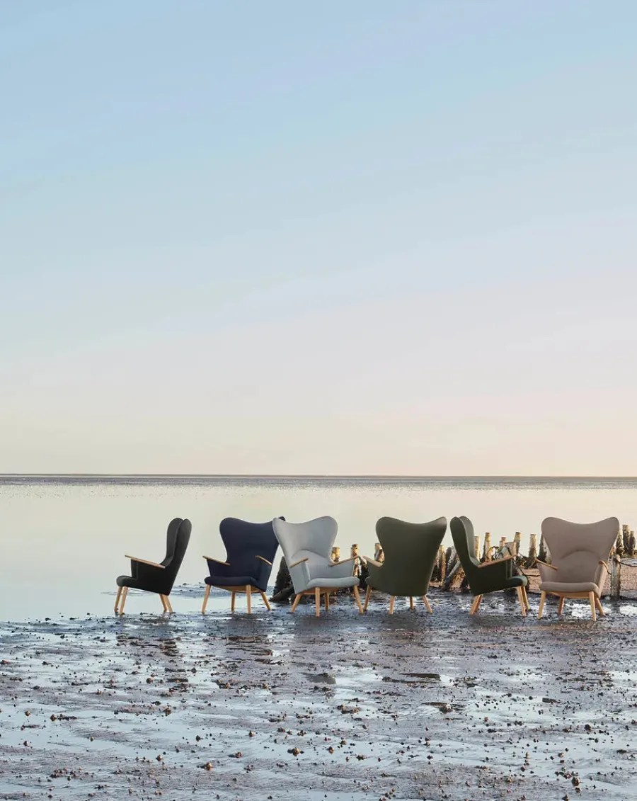 CH78 Mama Bear af Hans J. Wegner<Carl Hansen & Søn Sale