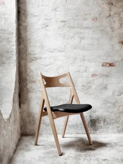 CH29 Savbukstolen i eg af Hans J. Wegner<Carl Hansen & Søn Online