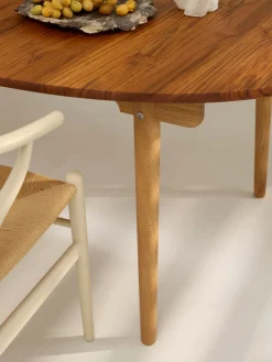 CH339 Spisebord fra<Carl Hansen & Søn Hot